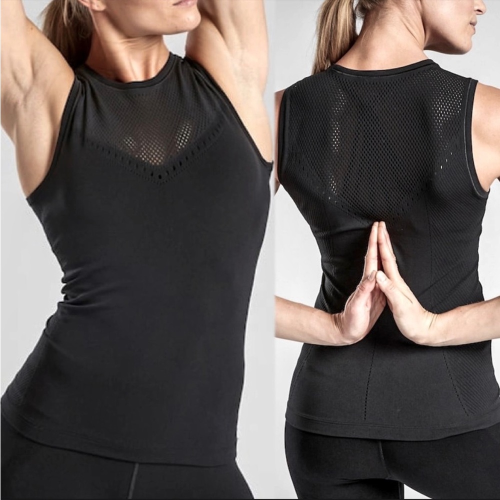 Athleta Pavana work out tank S/M in black.